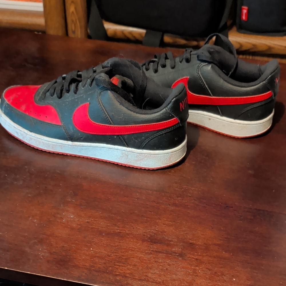 Nike Men's Black and Red Sneakers - Picture 3 of 5